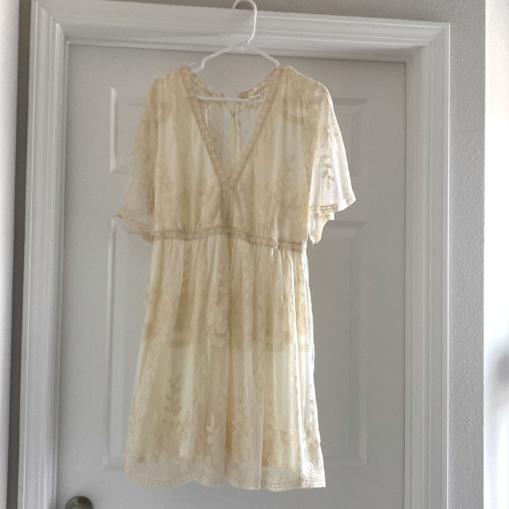Bella Ella size XL cream lace dress